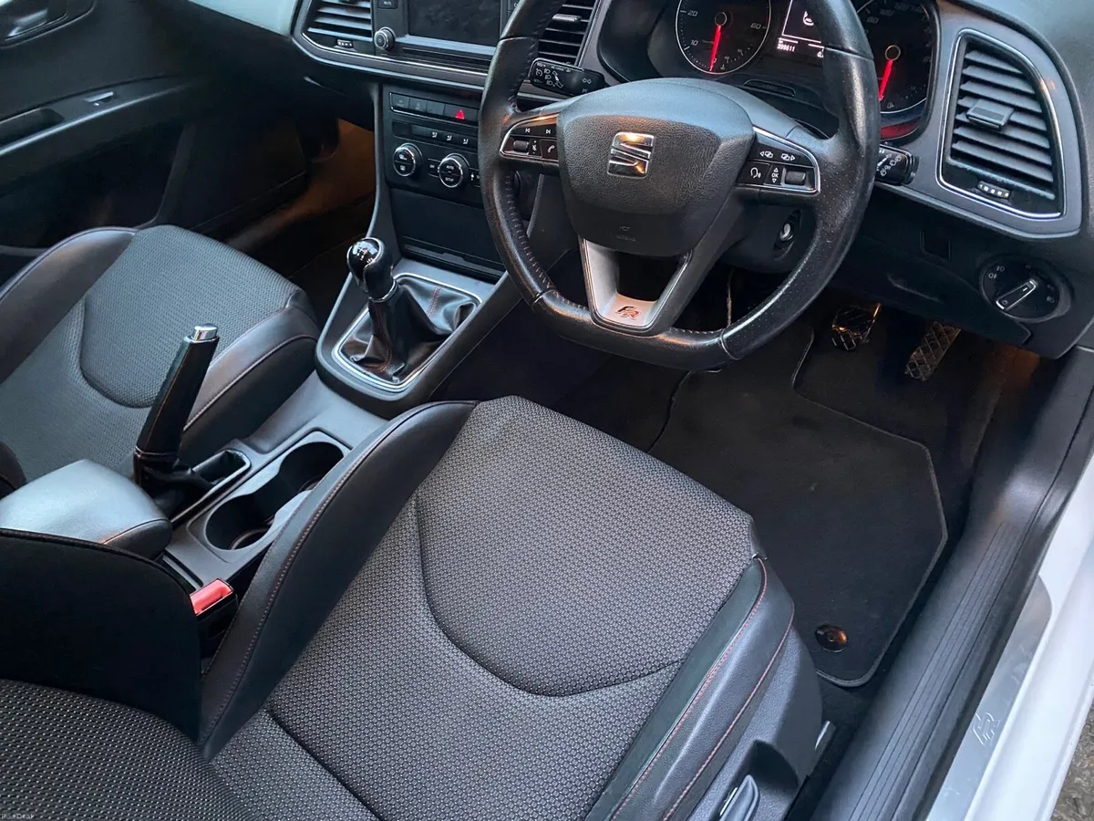 SEAT LEON R SPORT 🏉 NCT 27 NICE 👌 CAR - Image 2