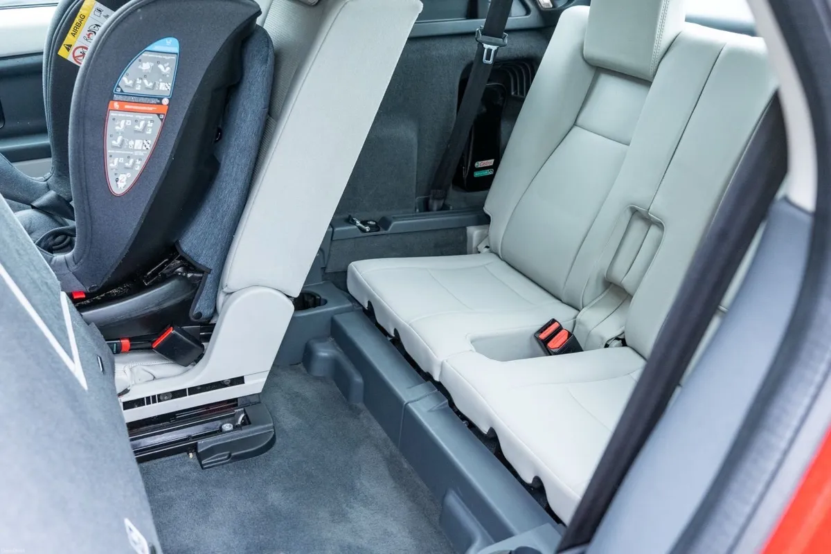 Land Rover Discovery - Image 6