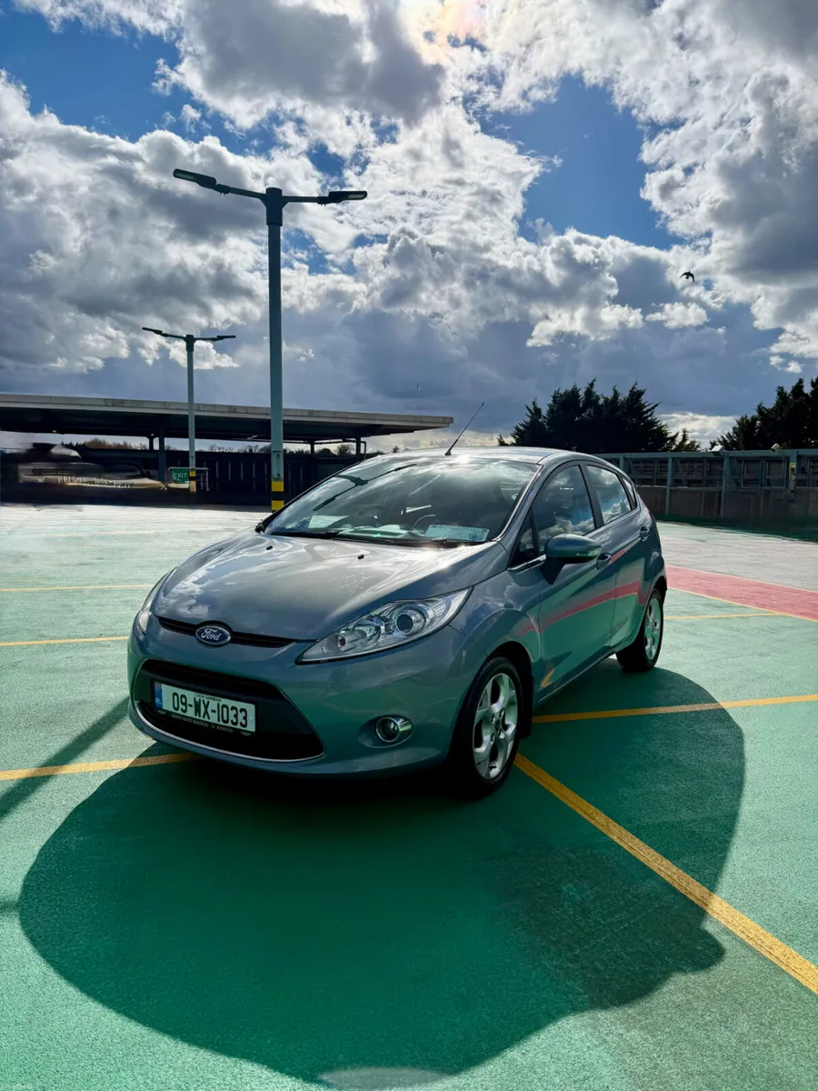 09 Ford Fiesta 1.2 Petrol - TITANIUM MODEL - Image 2