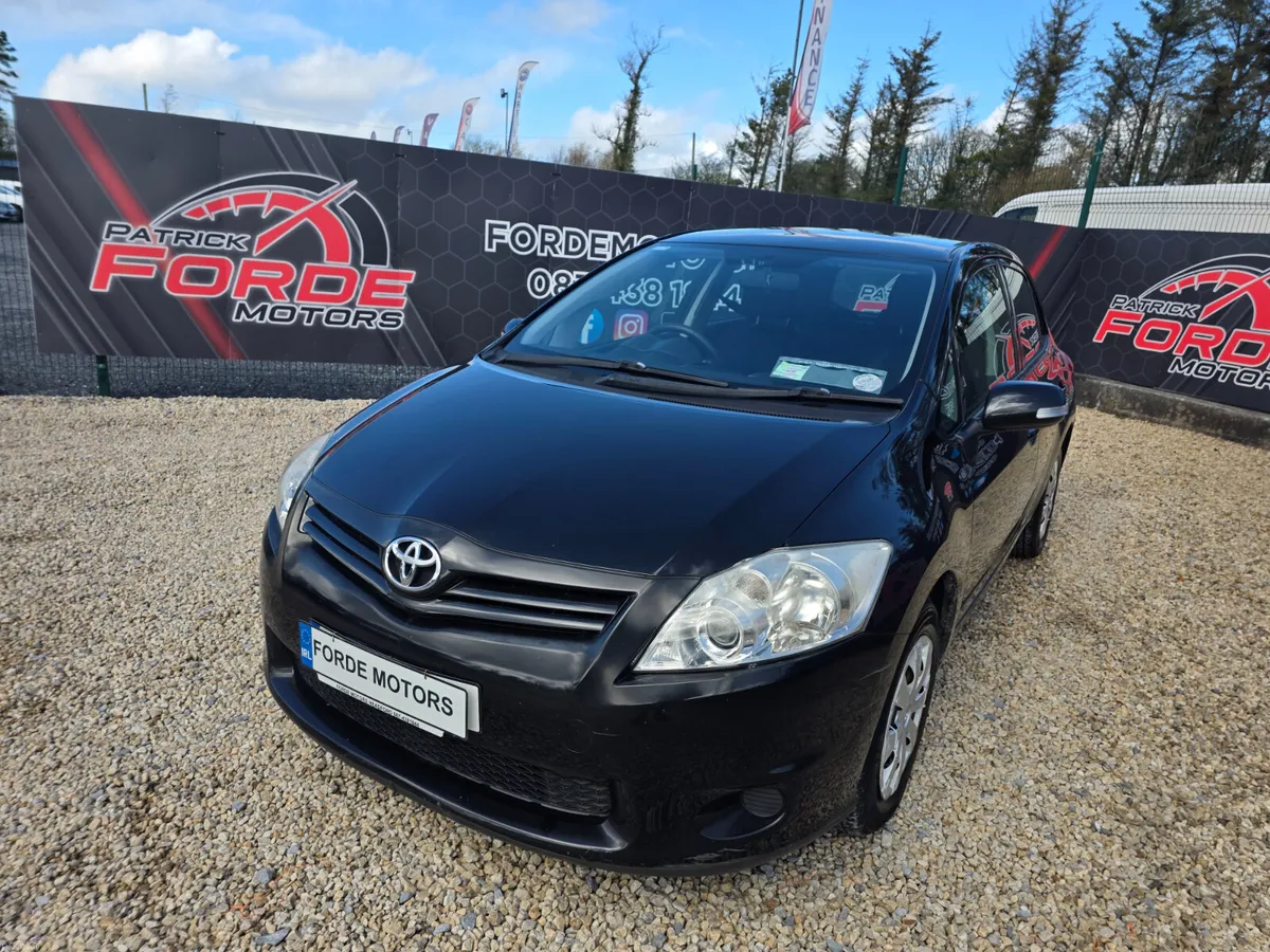 Toyota Auris 2011 - Image 2