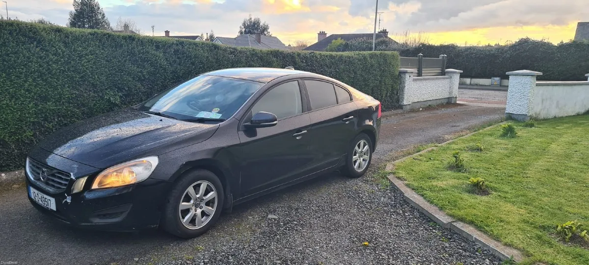 2012 Volvo S60 — Diesel Elegance, economical fuel. - Image 4