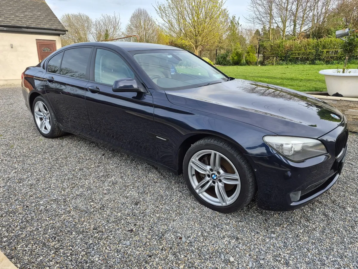 BMW 7-Series 2011 - Image 3