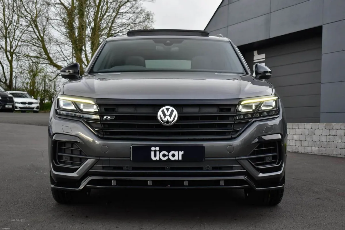 Volkswagen Touareg 3.0 Touareg V6 Black Edition TD - Image 2