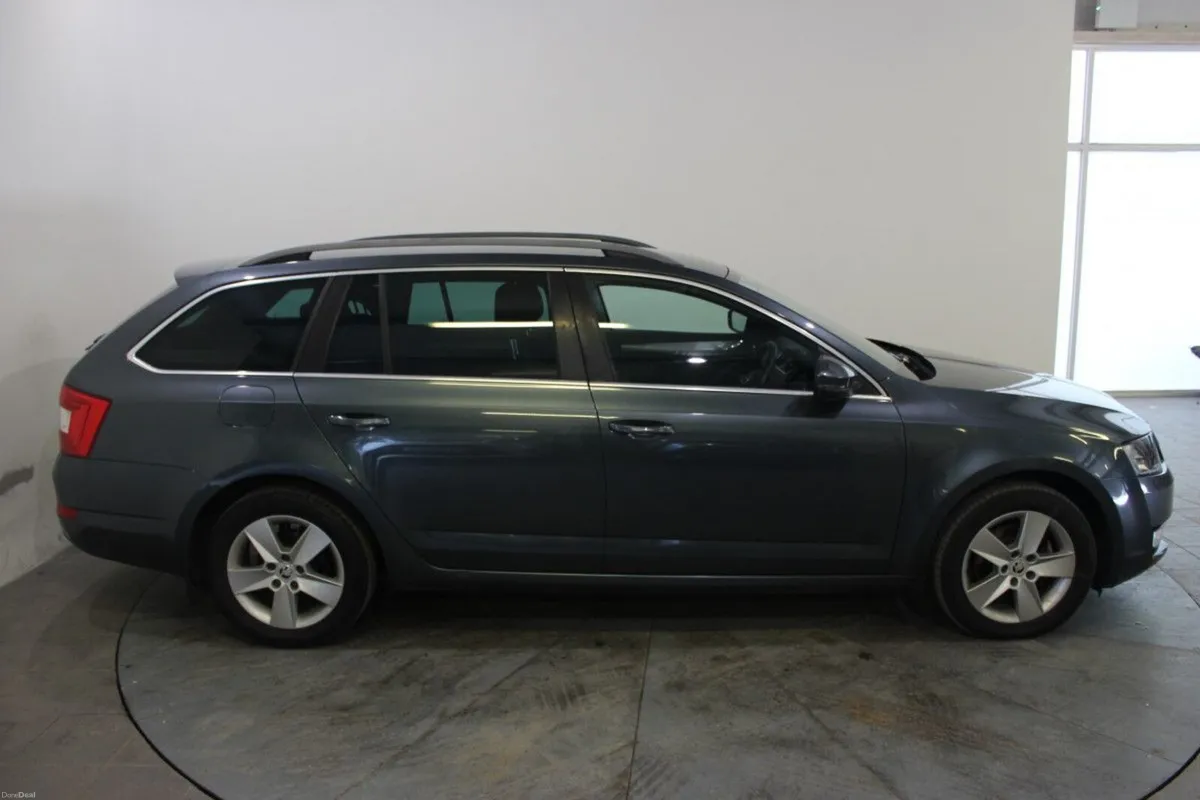 Skoda Octavia COMBI AMBITION 2.0TDI 150HP - TENDER - Image 3