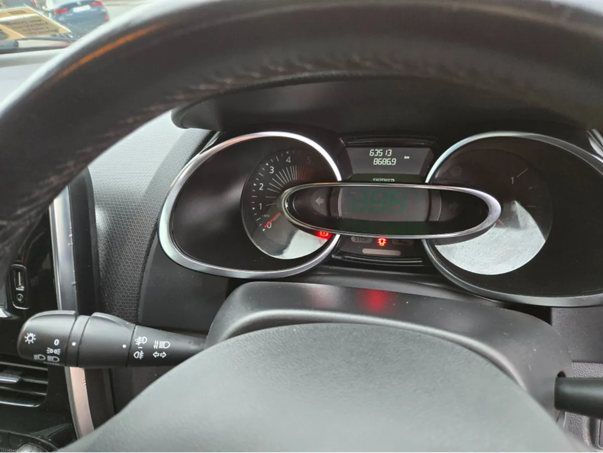 Renault Clio IV DYNAMIQUE S NAV 1.5 DC 4DR// STUNN - Image 4