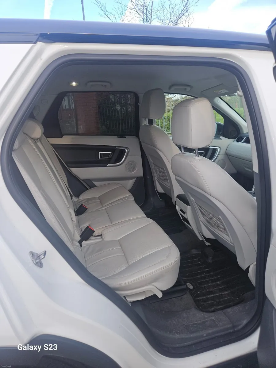 Land Rover Discovery Sport 2017 - Image 4