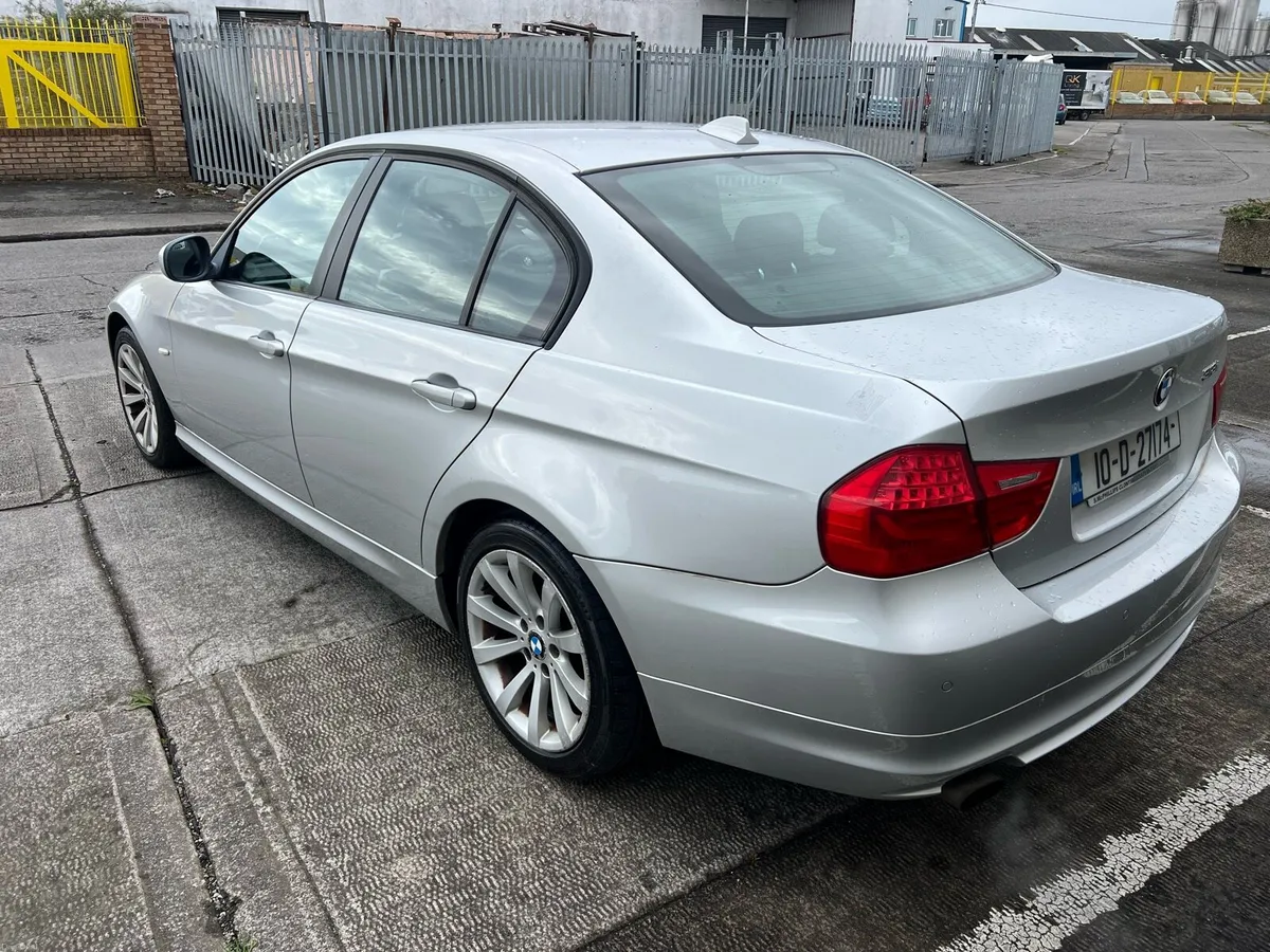 2010 BMW 318i Automatic LOW KMS - Image 4