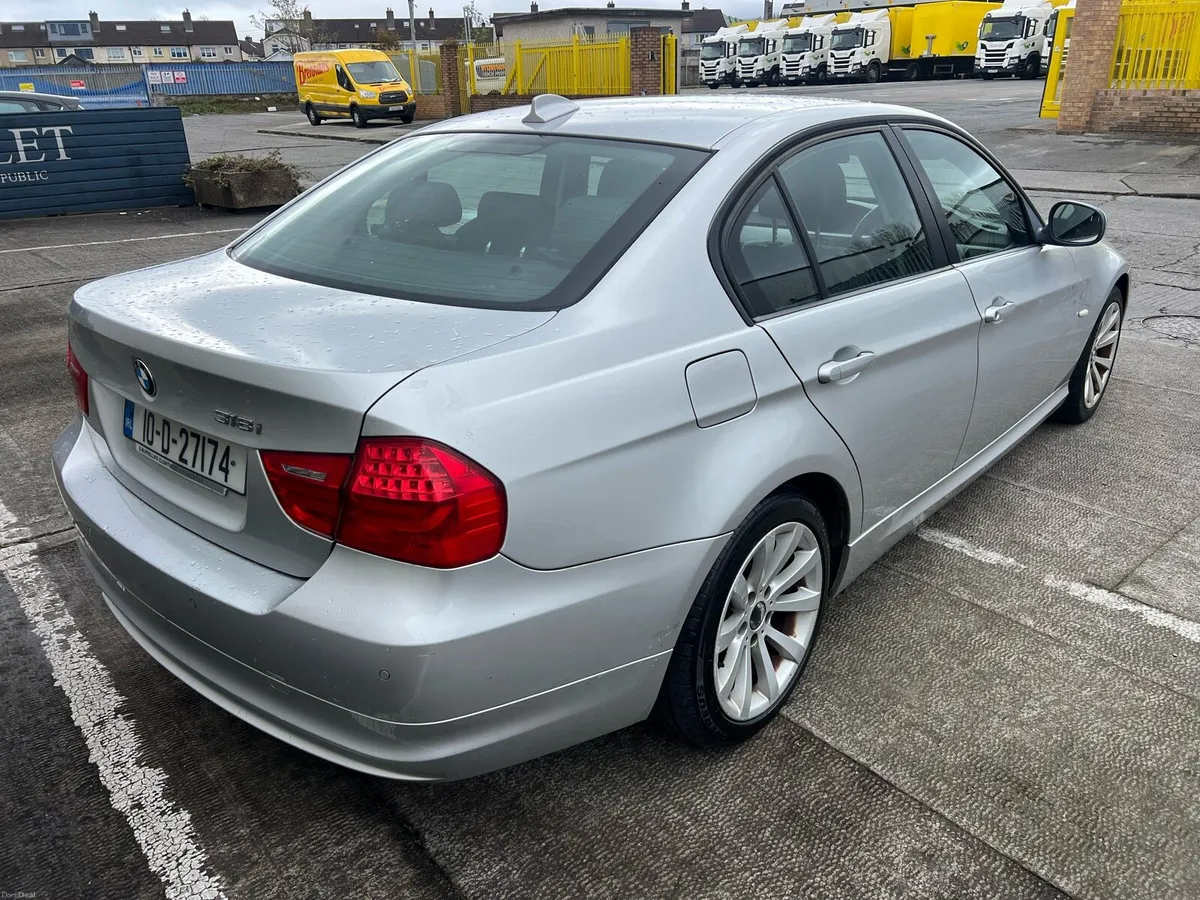 2010 BMW 318i Automatic LOW KMS - Image 2