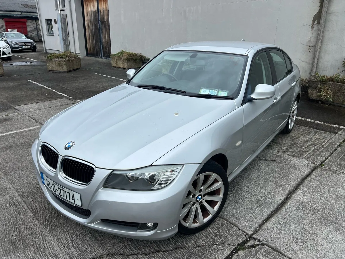 2010 BMW 318i Automatic LOW KMS - Image 3