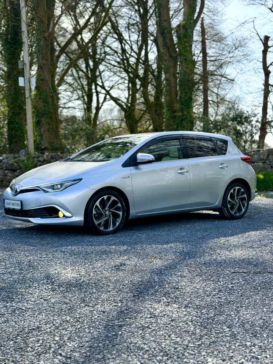 TOYOTA AURIS | HYBRID | AUTO |HIGH SPEC| - Image 3