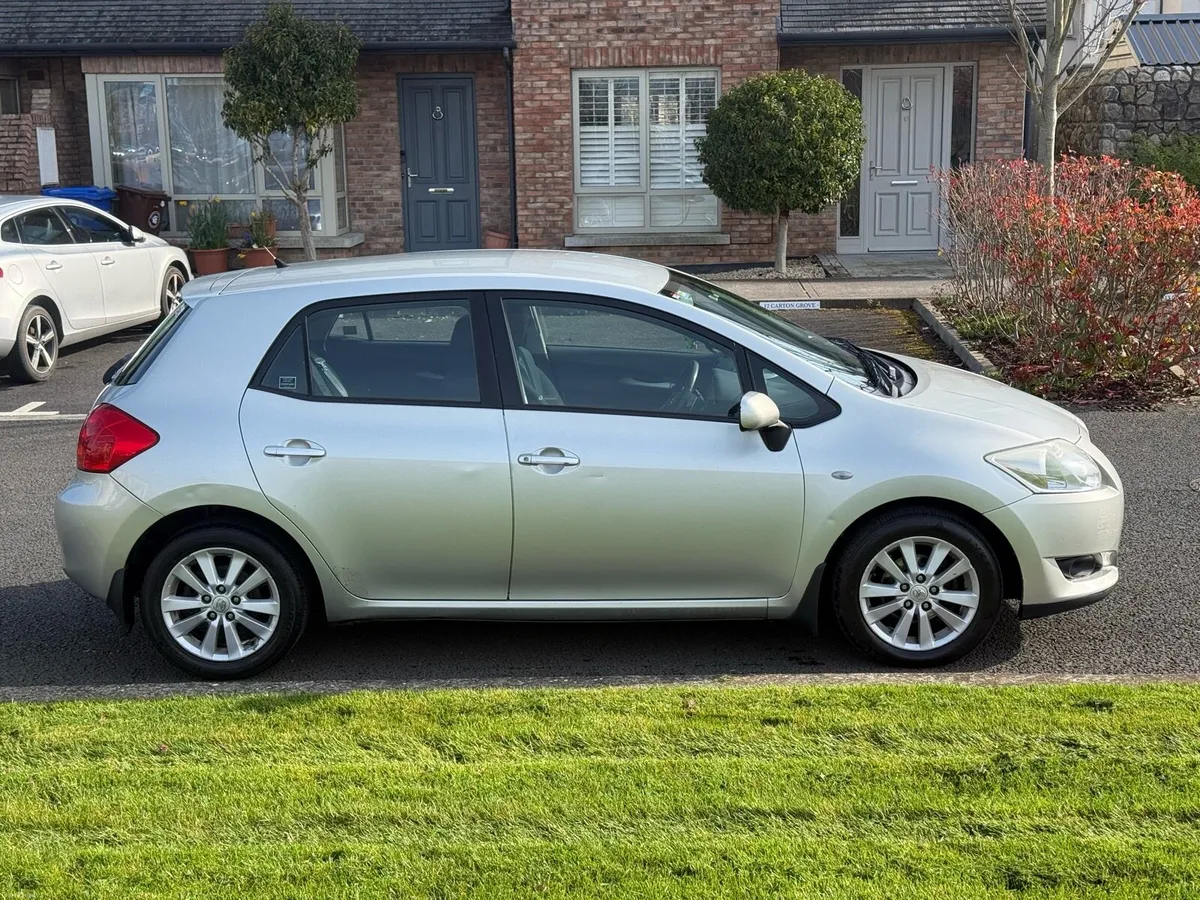 08 Toyota Auris 1.6 Automatic - Image 2