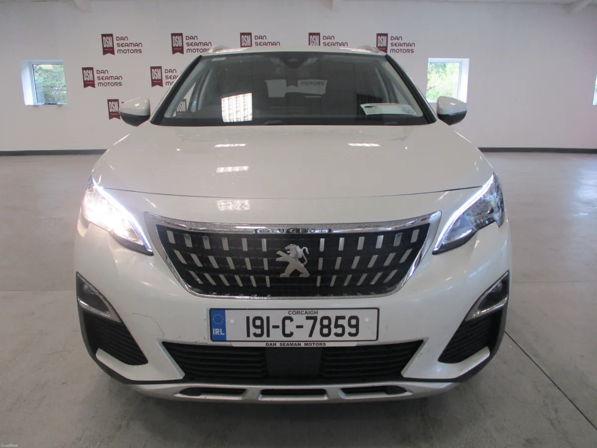 Peugeot 3008 PETROL ALLURE 2019 - Image 4