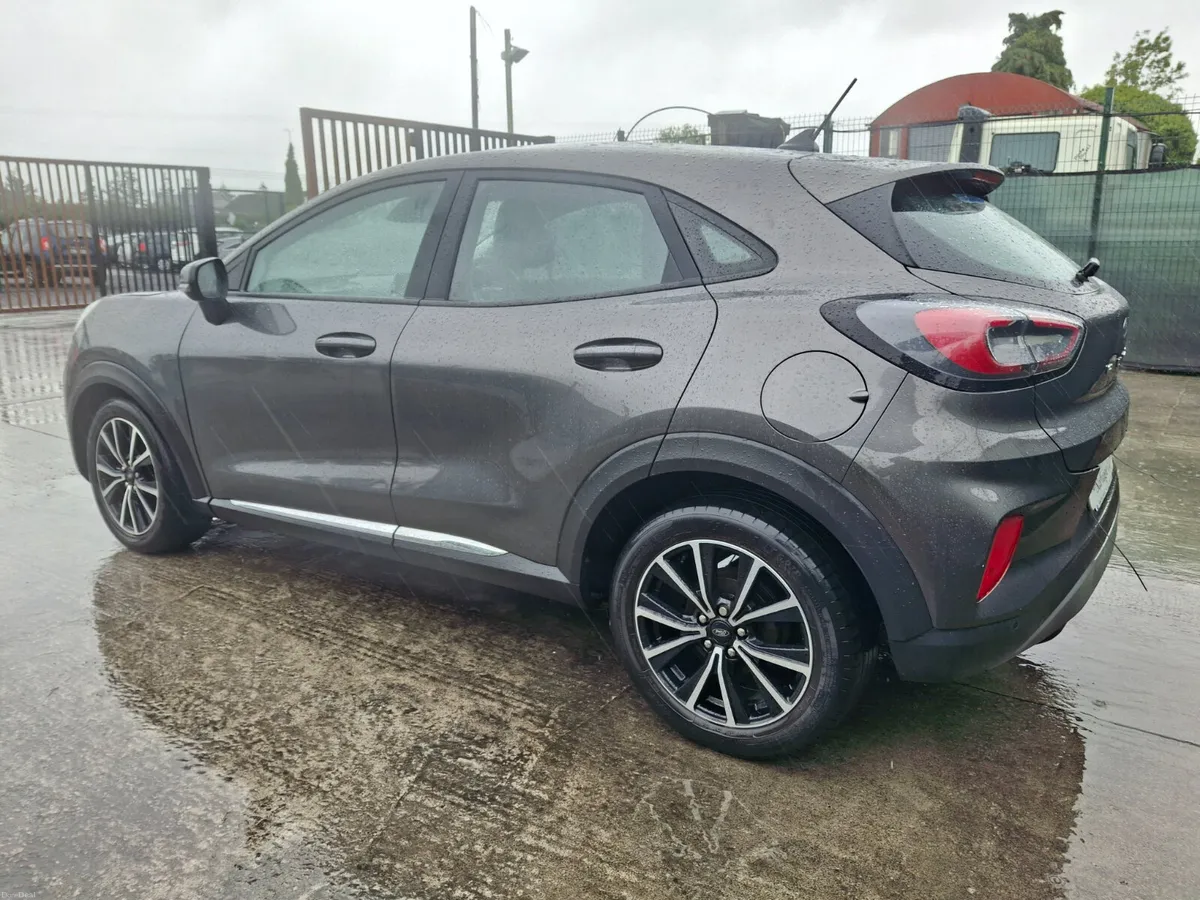 202 Ford Puma Titanium Light Damage - Image 4