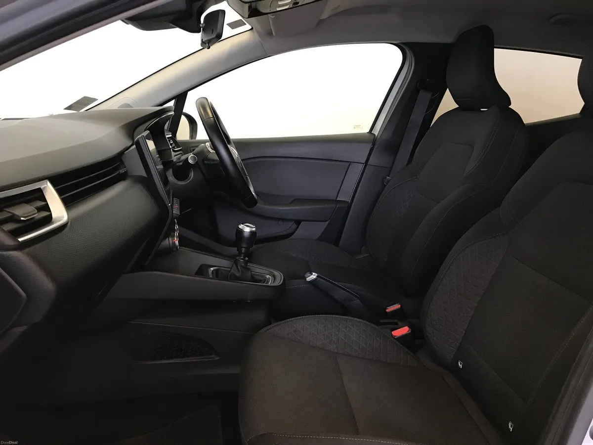 Renault Clio Iconic Blue dCi - Image 3