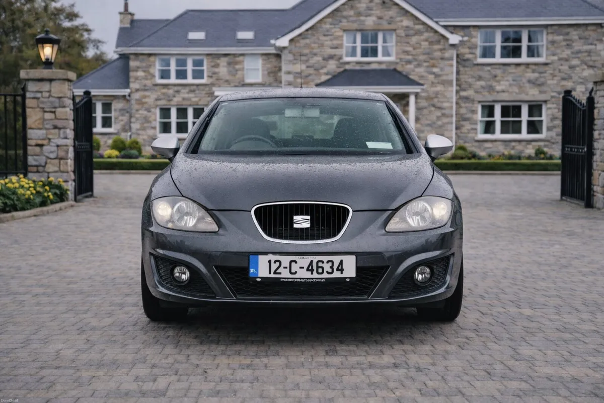 Stunning SEAT LEON 1.6 TDi Sport - Image 3