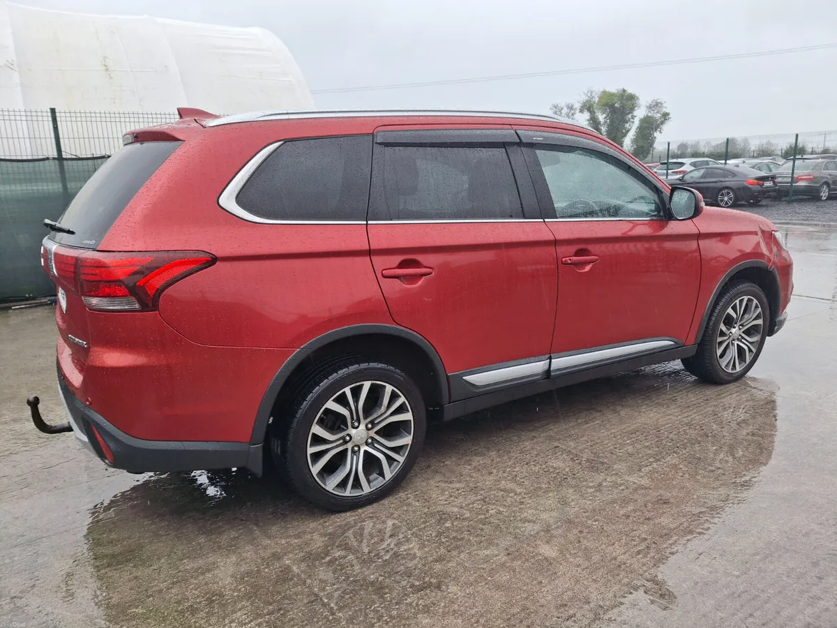 2018 Mitsubish Outlander 4x4 7 seater - Image 3