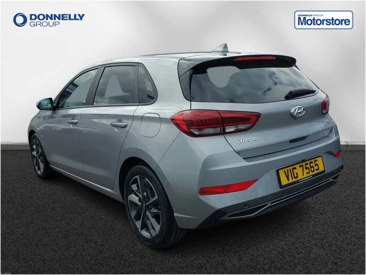 Hyundai i30 Hatchback Premium - Image 2