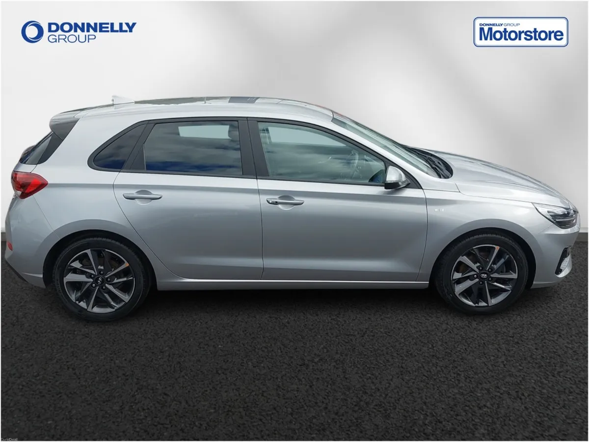 Hyundai i30 Hatchback Premium - Image 3