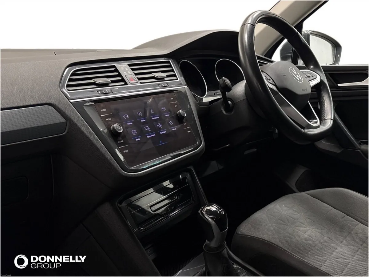 Volkswagen Tiguan Estate Life - Image 2