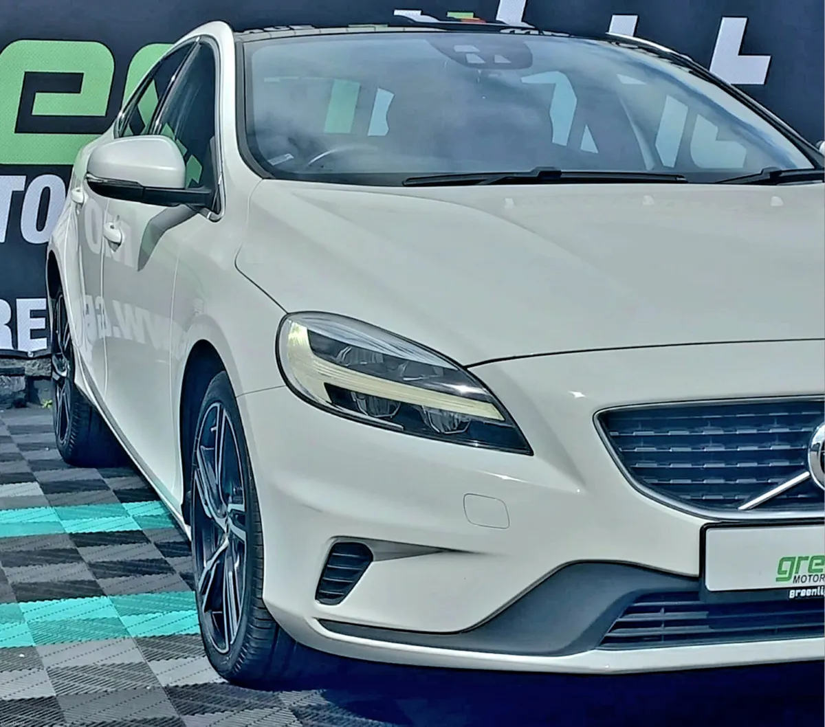 2016 Volvo V40 R Design Automatic Pan Roof - Image 4