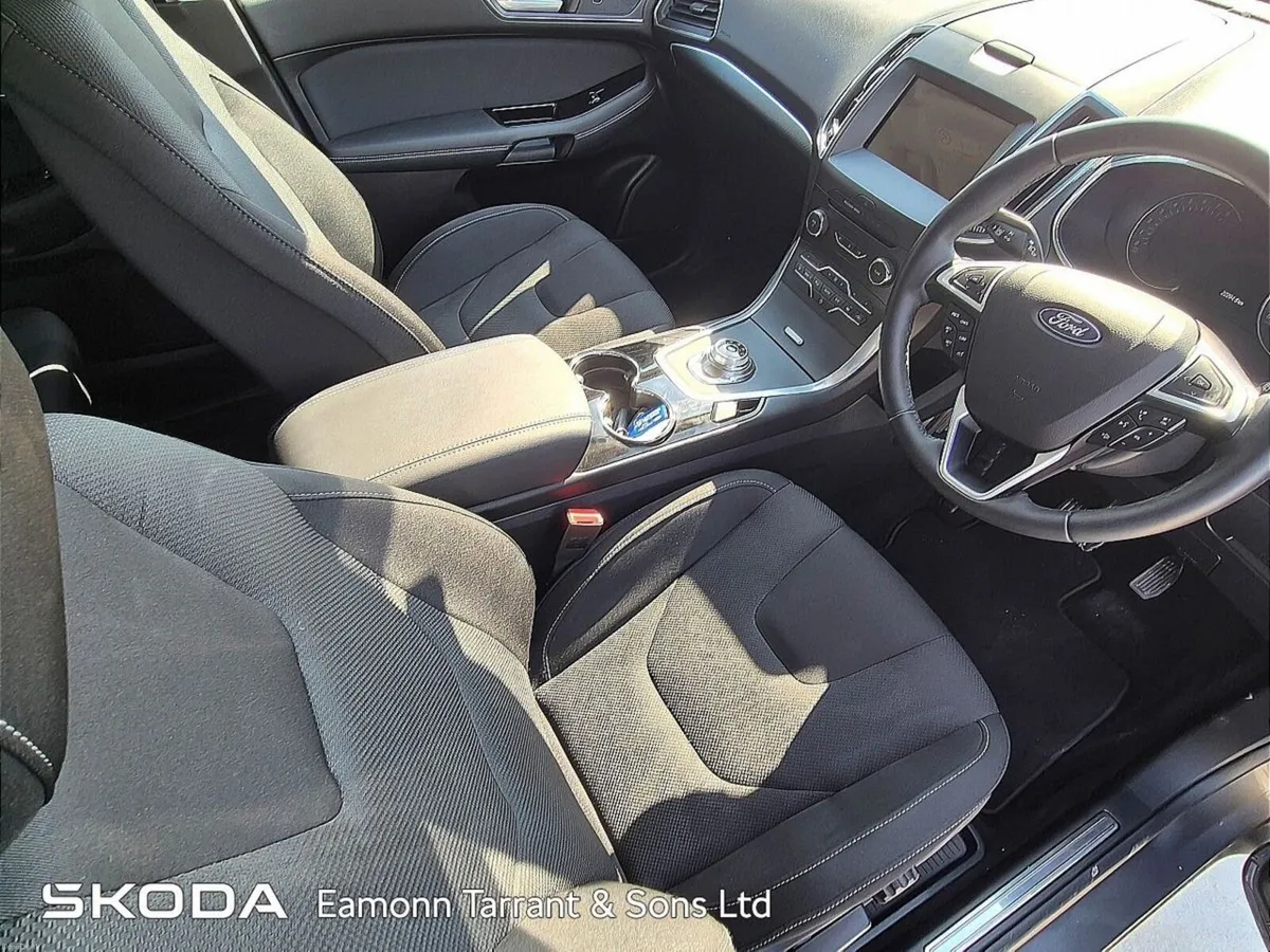 Ford S-Max 2.5 Duratec 190PS FHEV Titanium Auto - Image 4