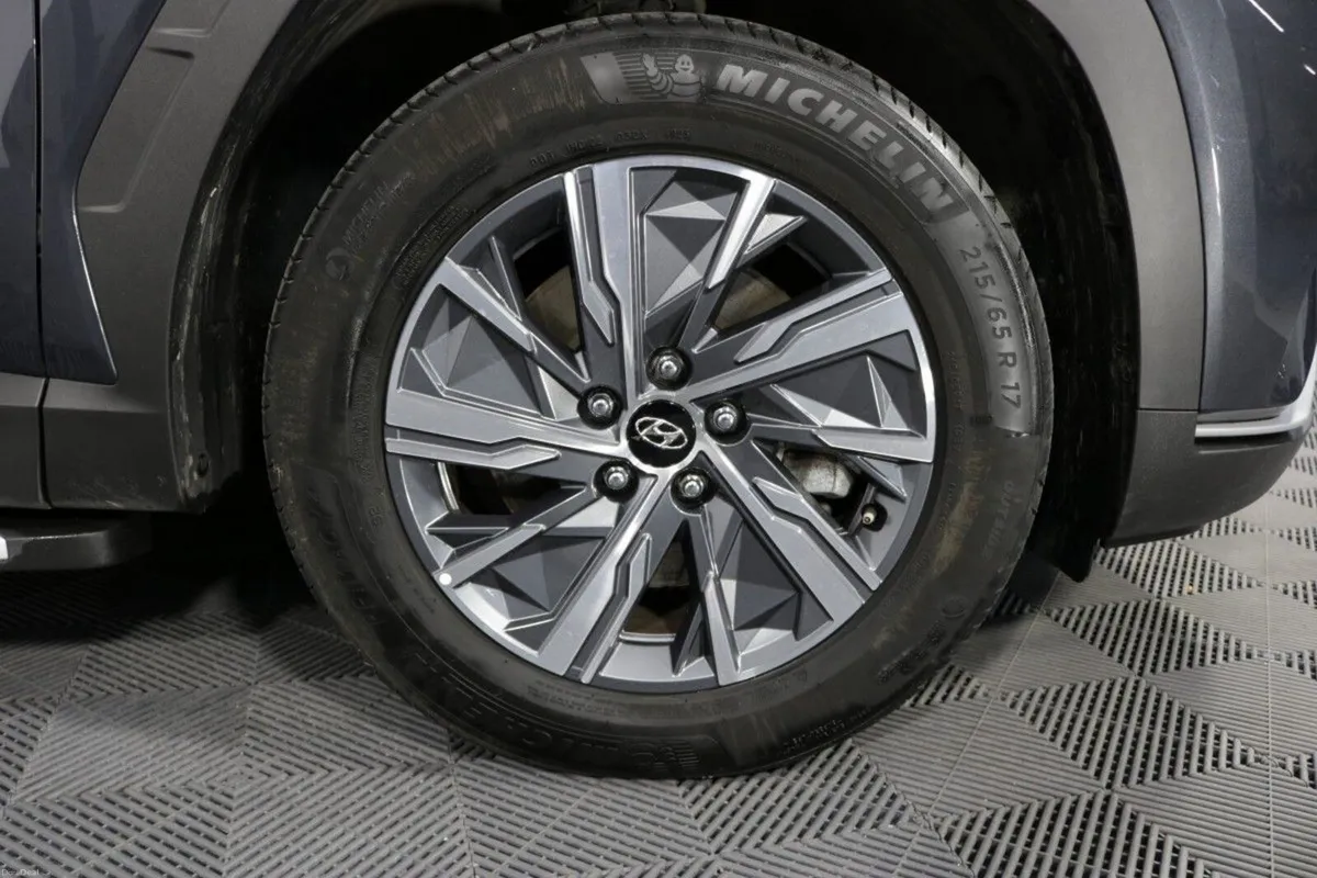 Hyundai Tucson 2WD Executive HEV Auto - Image 4