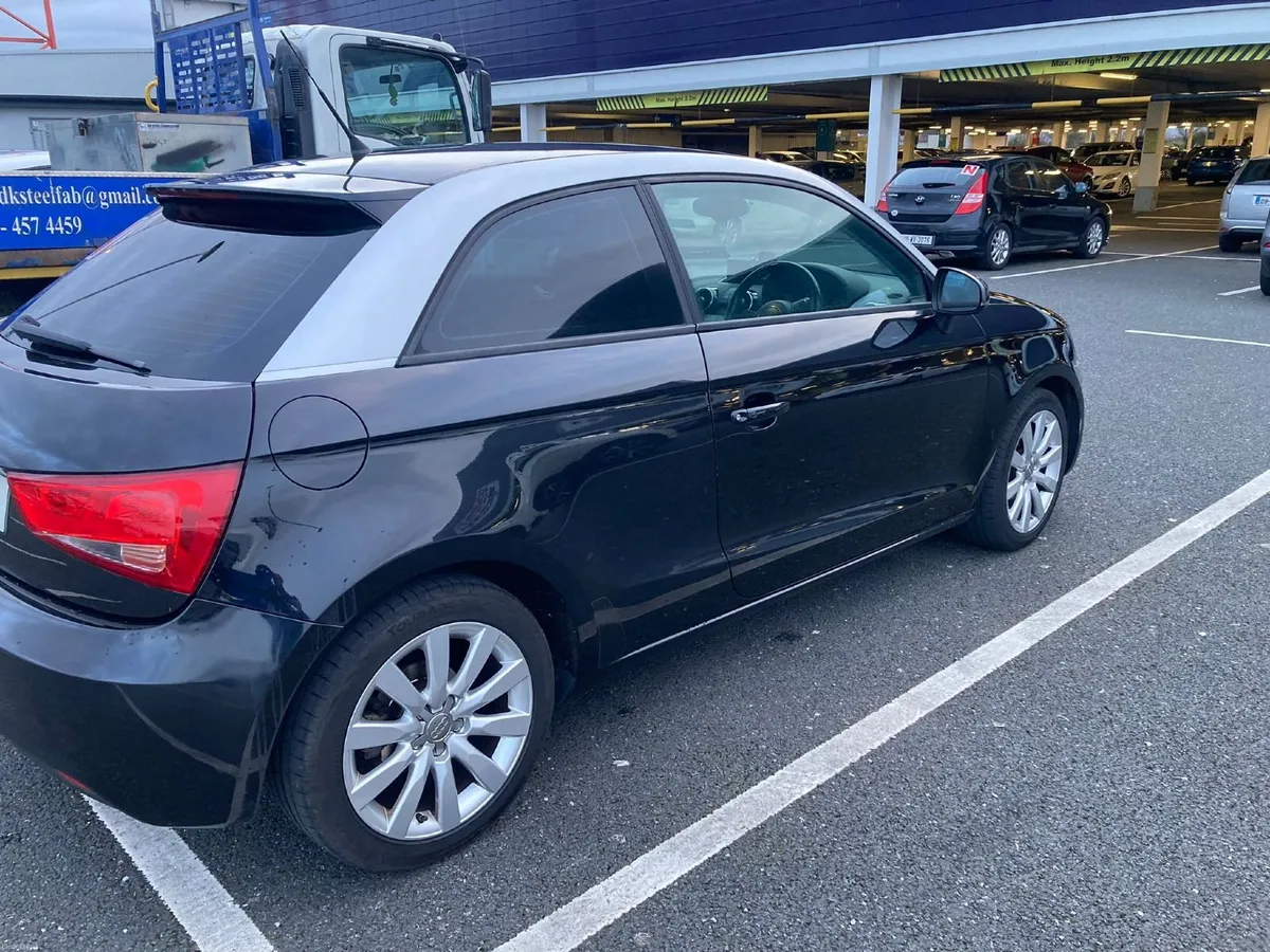 Audi A1 2011 - Image 2