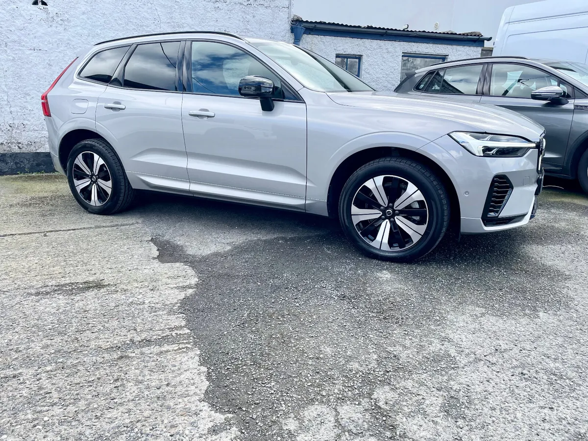 Volvo XC60 T6 Recharge PHEV PlusDark AWD Auto,2023 - Image 2