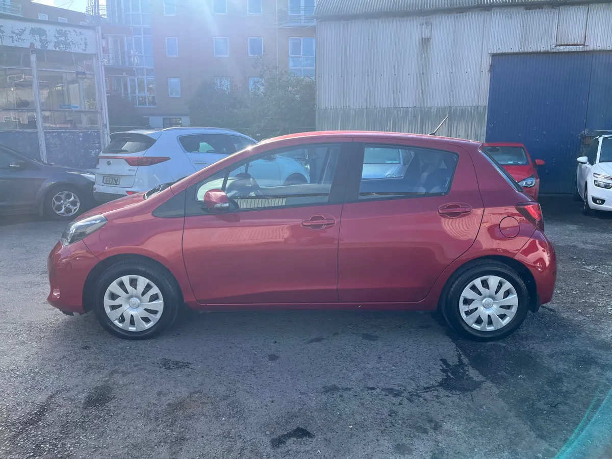 Toyota Yaris 2016 HYBRID, AUTOMATIC, LOW MILEAGE - Image 4