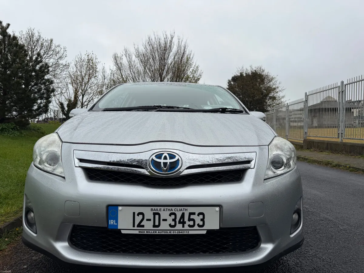 Toyota Auris 2012 1.8 PETROL HYBRID - Image 2