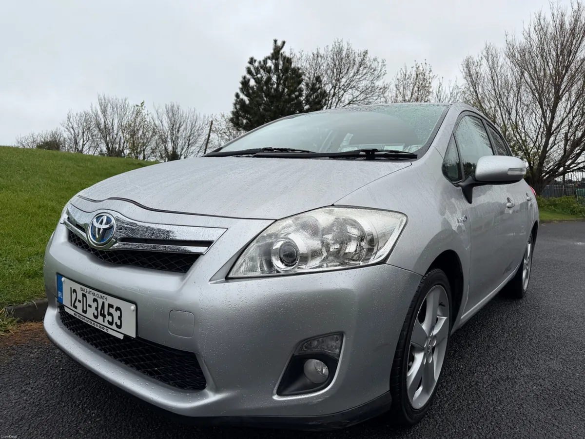 Toyota Auris 2012 1.8 PETROL HYBRID - Image 3