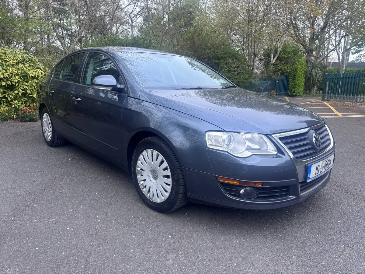 2010 Volkswagen Passat - Image 2