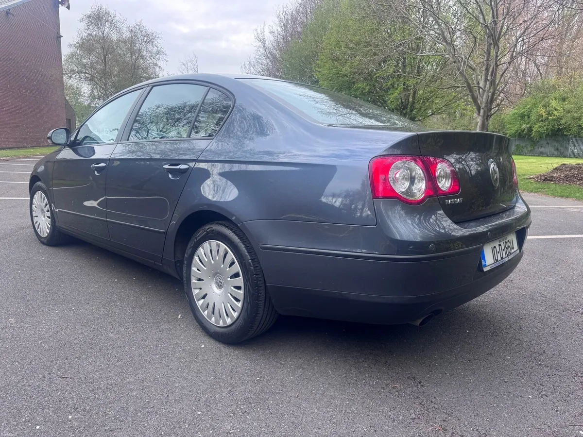 2010 Volkswagen Passat - Image 4