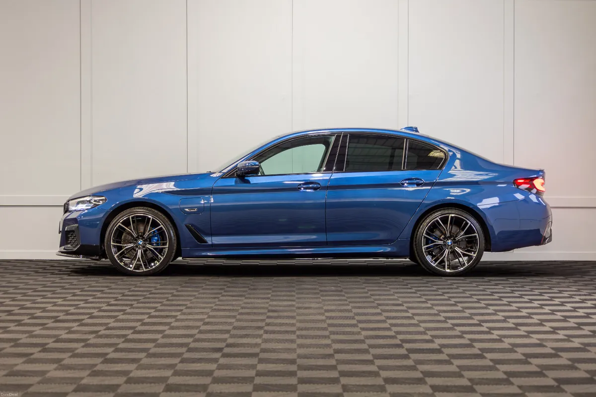 2023 BMW 5-Series 530e M-Sport - Image 3