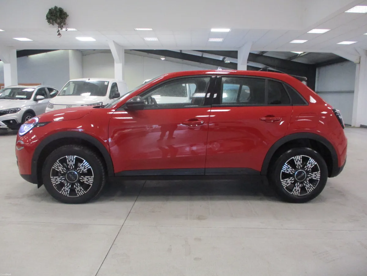 Fiat 600 DOLCE VITA 1.2 MHEV HYBRID AUTO 2025 - Image 1