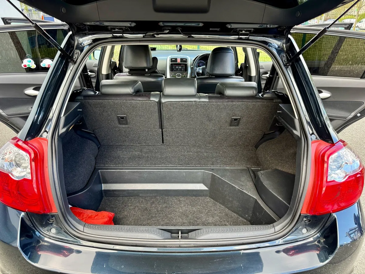 toyota auris - Image 4