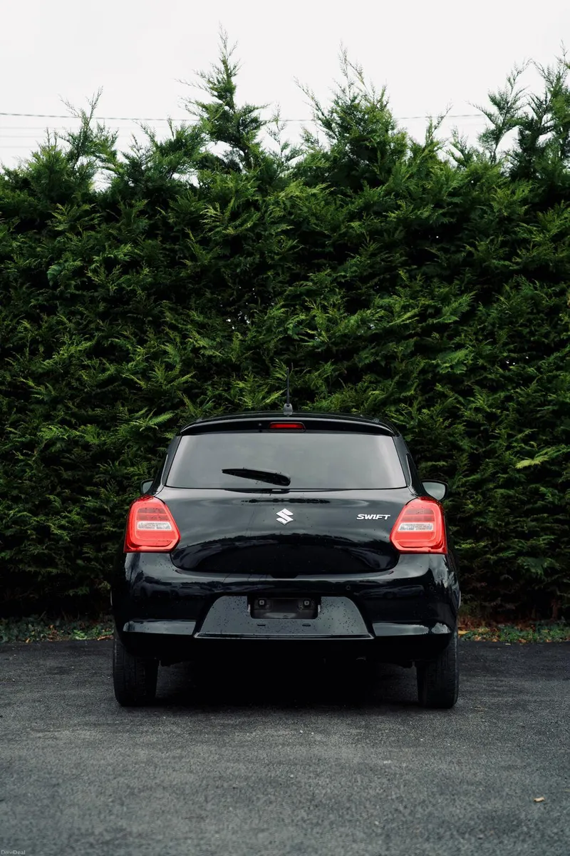 2022 Suzuki Swift 1.2 With Apple Carplay - Image 3