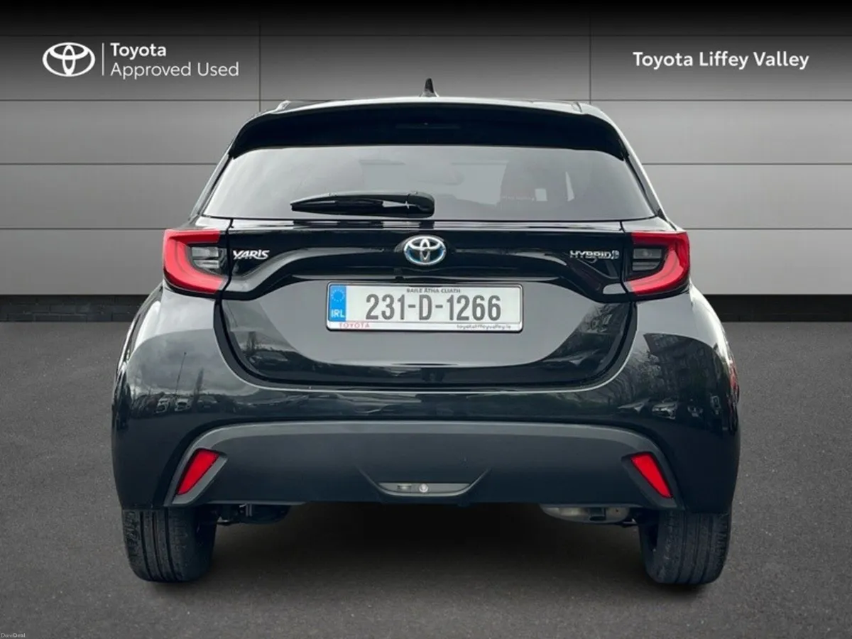 Toyota Yaris YARIS HYBRID LUNA SPORT - Image 4
