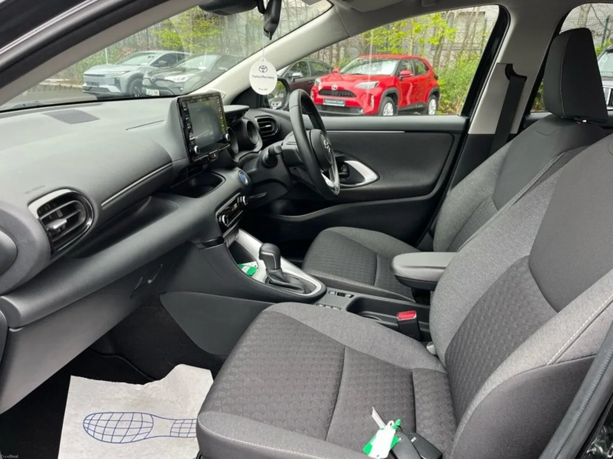 Toyota Yaris YARIS HYBRID LUNA SPORT - Image 6