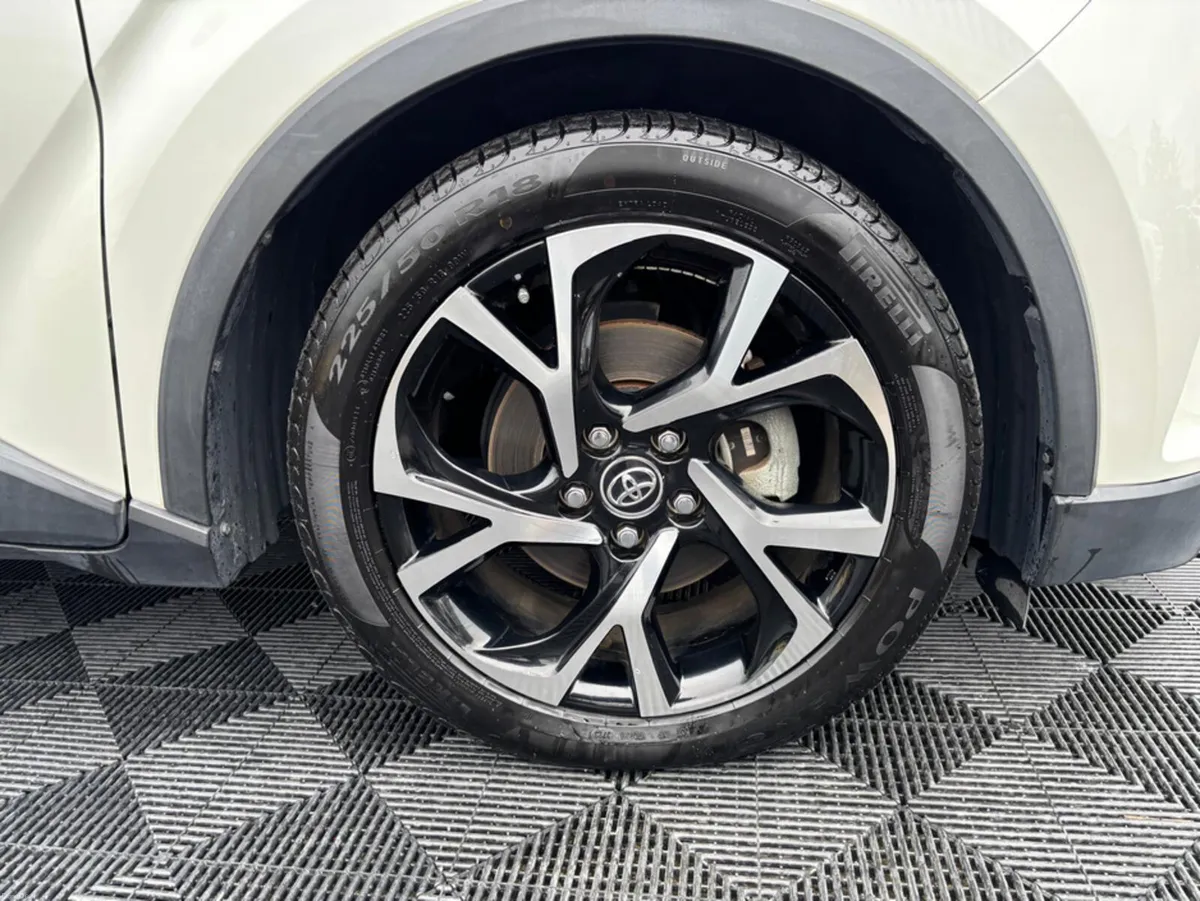 Toyota C-HR Toyota CHR 1.8 self charging hybrid, l - Image 3