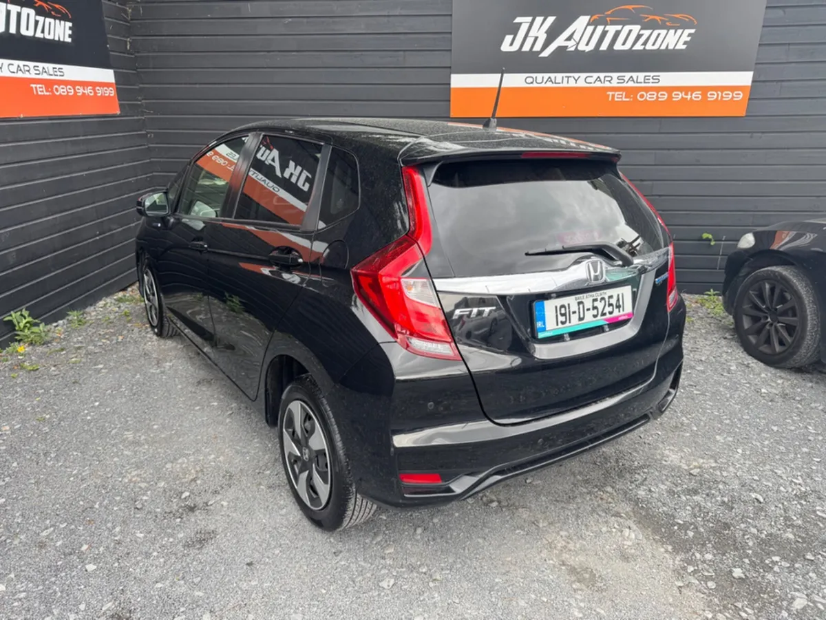 Honda Fit 1.5 HYBRID 5DR AUTO - Image 4
