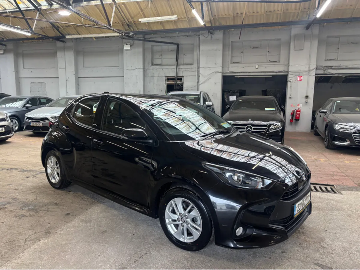 Toyota Yaris 1.5 HYBRID LUNA 4DR AUTO - Image 2