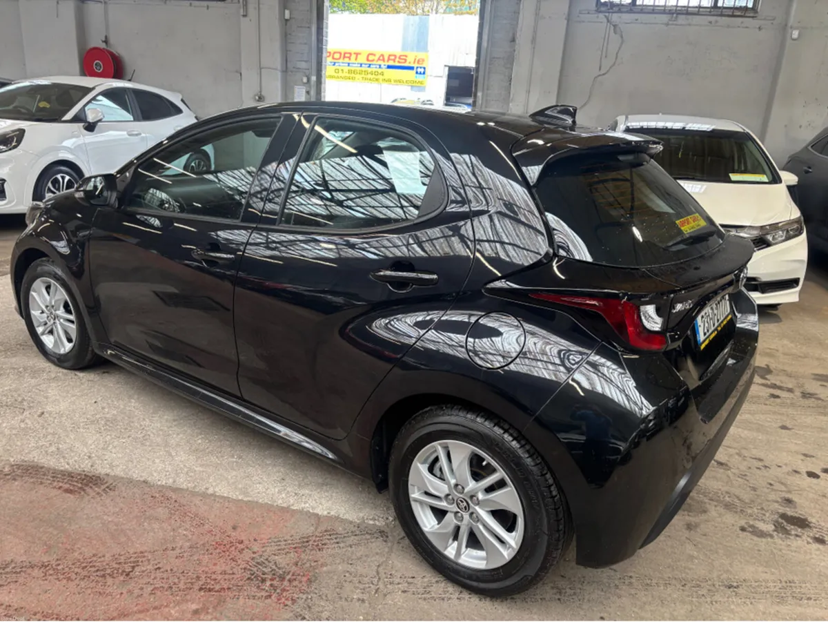 Toyota Yaris 1.5 HYBRID LUNA 4DR AUTO - Image 3