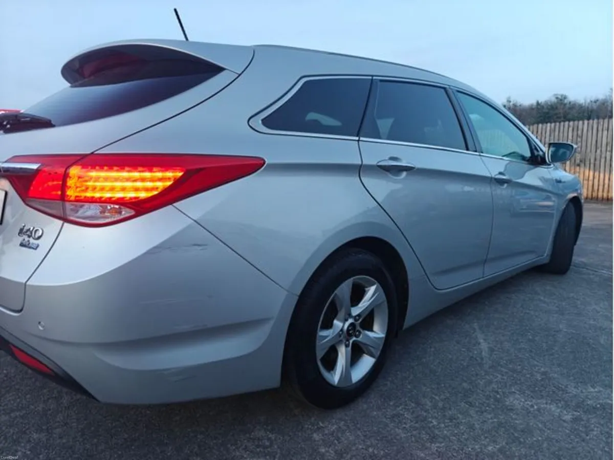 Hyundai i40 1.7 Crdi Style BLU Driv 5DR - Image 3