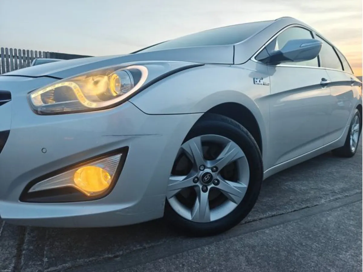 Hyundai i40 1.7 Crdi Style BLU Driv 5DR - Image 4