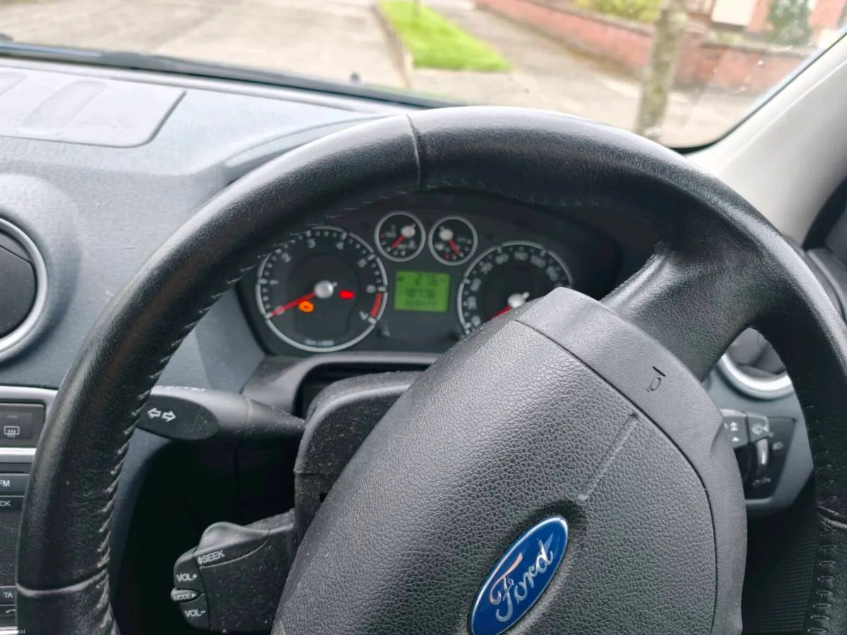 Ford fusion - Image 4