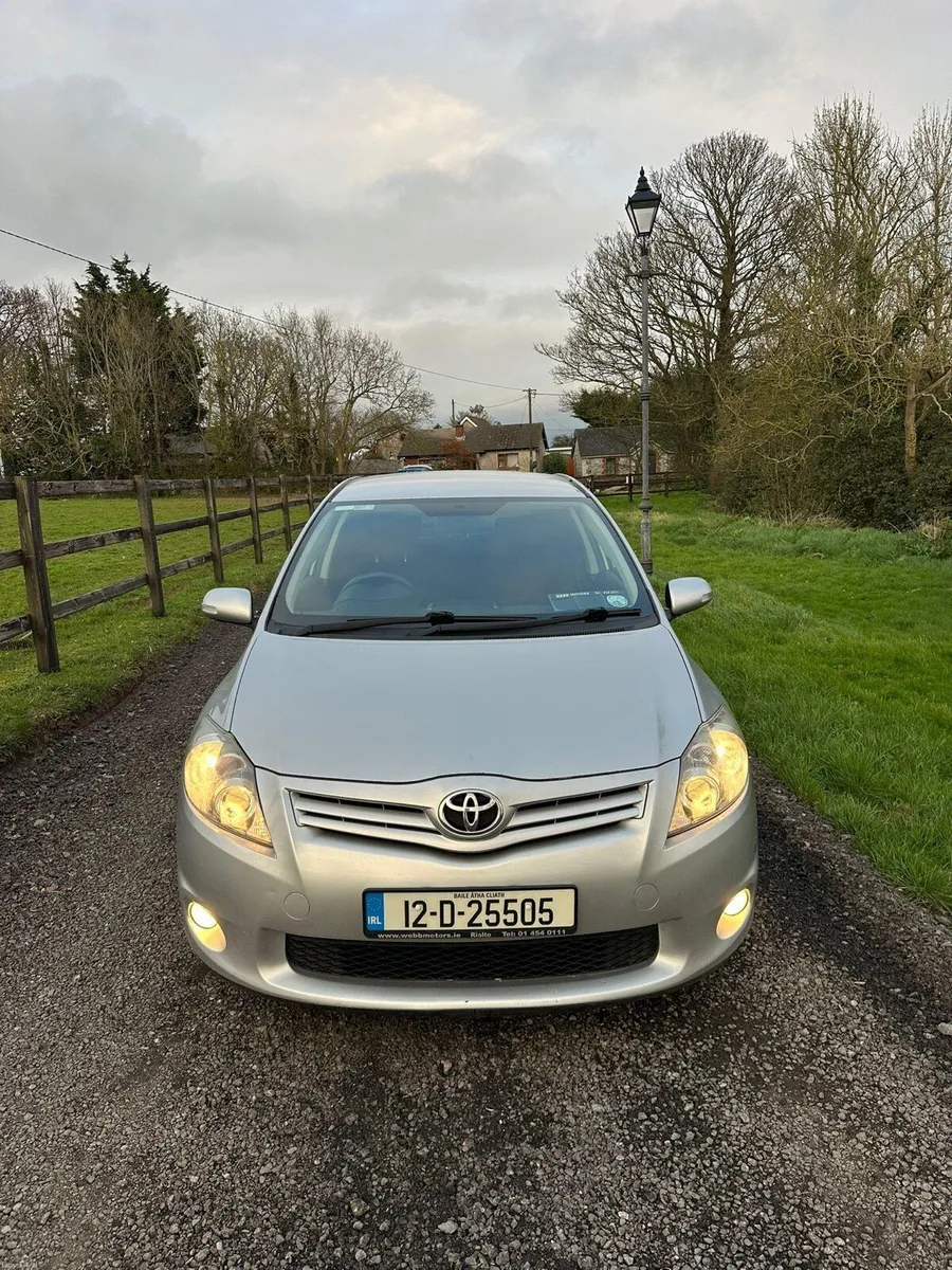 Toyota Auris 2012 Automatic - Image 2
