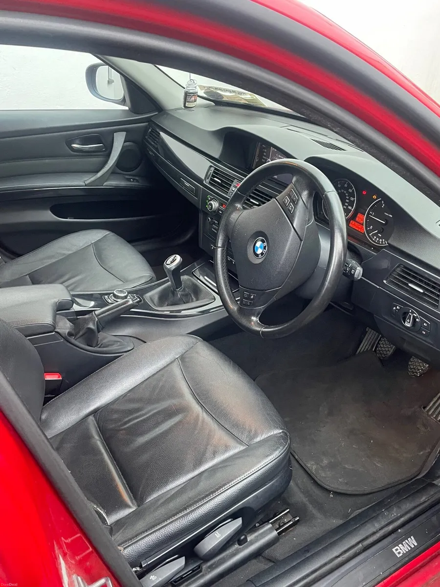 BMW 3-Series 2009 - Image 3