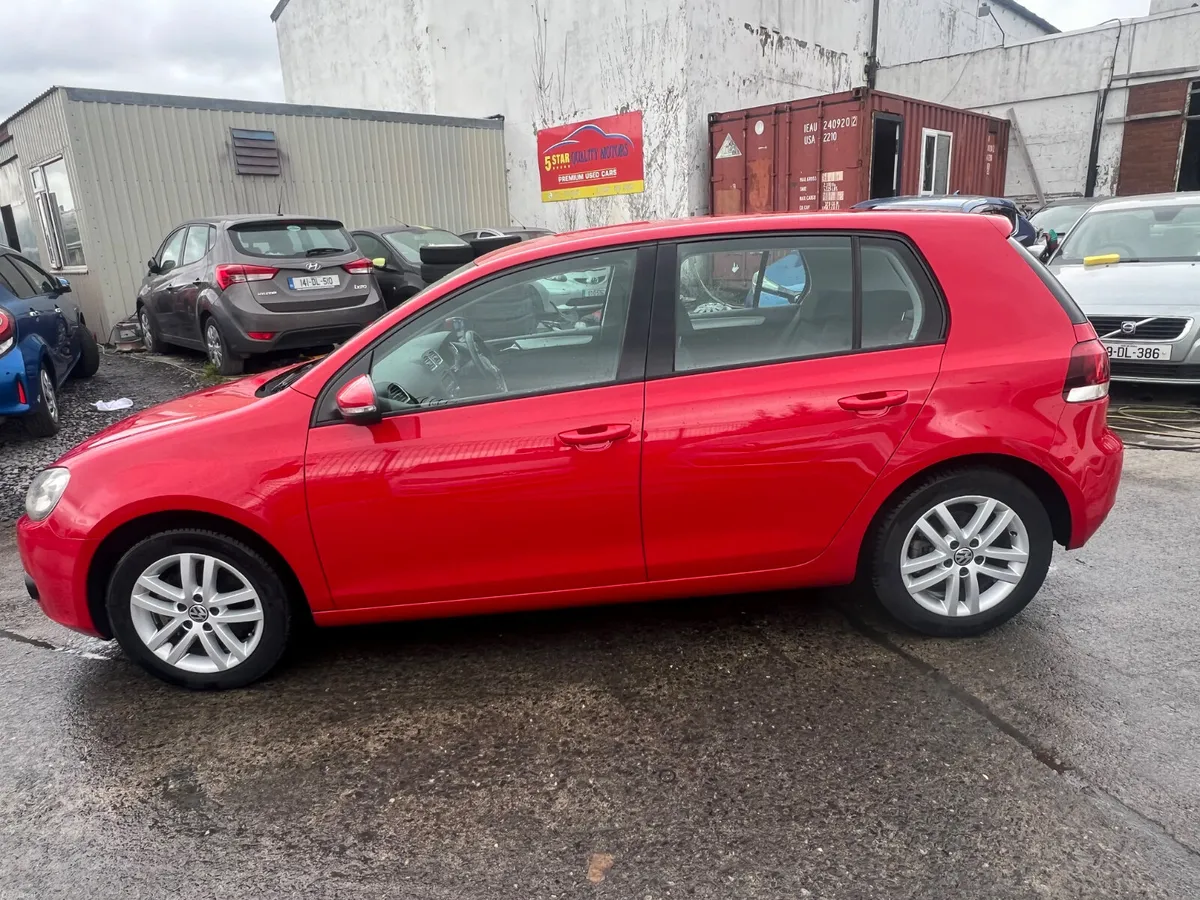 Volkswagen Golf 2013 Automatic/ only 54k km - Image 4