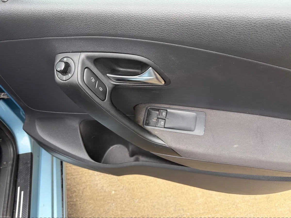 Volkswagen Polo 2011 Manual 1.2 TDi diesel - Image 4